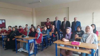 Konyada şehit annesi oğlunun adının verildiği okulda öğrencilerle buluştu