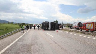 Konyada yolcu otobüsü devrildi: 13 yaralı