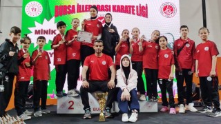 Körfezli karateciler Bursadan 9 madalya ile döndü
