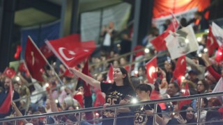 Küçükçekmecede 19 Mayıs coşkusu sokaklara taştı