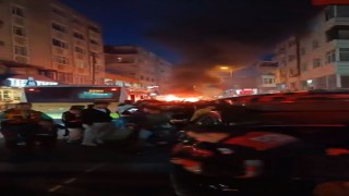 Küçükçekmecede havai fişekli kutlamada yangın çıktı, araç küle döndü