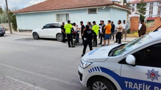 Kuluda park halindeki cipe çarpan motosikletli yaralandı