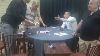 Kumar oynarken suçüstü yakalandı, şimdi geldim dedi