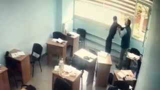 Kurs merkezinde dehşet anları kamerada: Sınıfa girip öğrenciye saldırdı