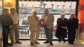 Kuşadası Ticaret Odasında Meclis Üyelerine plaket verildi
