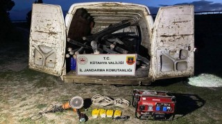 Kütahyada 4 kablo hırsızı suçüstü yakalandı