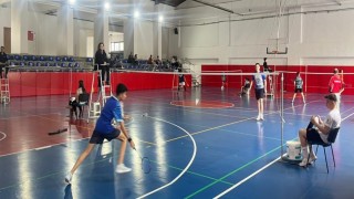 Kütahyada genç badmintoncular kıyasıya mücadele etti