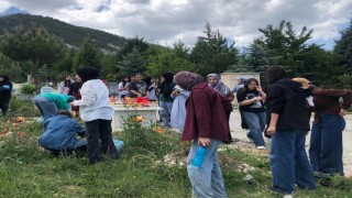 Kütahyada İmam Hatip Lisesi öğrencilerinden mezarlık ve şehitliğe manevi ziyaret