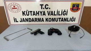 Kütahyada jandarmadan kaçak kazı operasyonu: 2 şüpheli gözaltına alındı