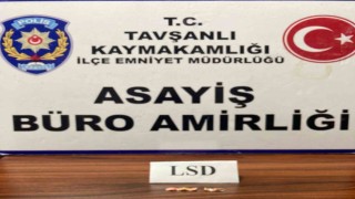 Kütahyada kitap arasına uyuşturucu koyarak satan şüpheli tutuklandı