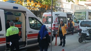 Kütahyada özel halk otobüsü ile elektrikli bisiklet çarpıştı: 3 yaralı