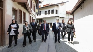 Kütahyada Pekmez Pazarı Sokak Sağlıklaştırma Projesi yerinde incelendi