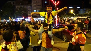 Kütahyadaki kutlamalara Fenerbahçeli taraftar da katıldı