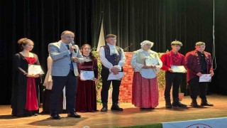 Lise öğrencilerinden İngilizce oyun