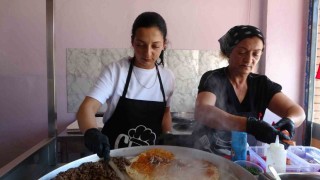 Malatyanın tek kadın tantuni ustası azmiyle takdir topluyor