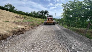 Malzemeli yol bakım çalışmaları sürüyor