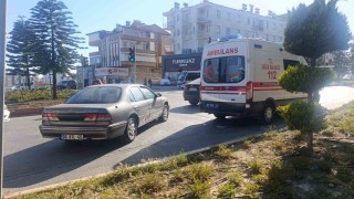 Manavgatta otomobil ile elektrikli bisiklet çarpıştı: 2 yaralı