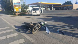 Manavgatta ticari araca arkadan çarpan motosiklet sürücüsü yaralandı
