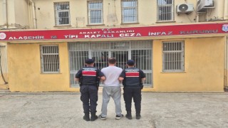 Manisada aranan şahıs jandarma operasyonuyla yakalandı