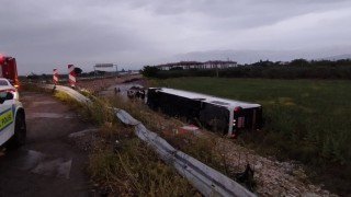 Manisada yolcu otobüsü şarampole yuvarlandı: 10 yaralı