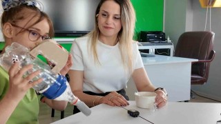 Manisalı ilkokul öğrencisi atık malzemelerden sessiz süpürge yaptı
