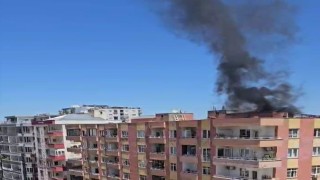 Mardinde bir binanın çatısında çıkan yangın söndürüldü