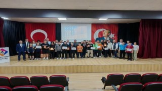 Matematik Olimpiyatlarında dereceye giren öğrenciler ödüllerini aldı