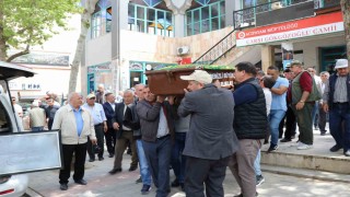 Memleketine dönerken kazada ölen yaşlı adam son yolcuğuna uğurlandı