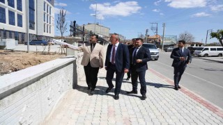 Meramın yolları genişliyor, yeşil alanları çoğalıyor