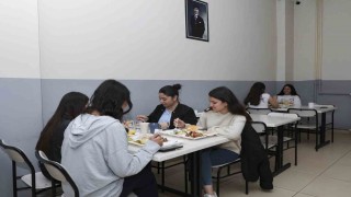 Mersin Büyükşehir Belediyesinden Gülnarda eğitim hayatına destek