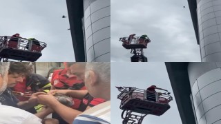 Mersinde çatıda mahsur kalan güvercini itfaiye kurtardı