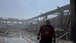 Mersindeki fabrika yangınında soğutma çalışmaları sürüyor