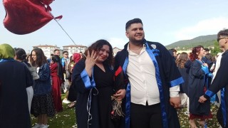 Mezuniyet töreninde evlilik teklifi sürprizi