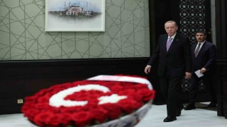 MHP Lideri Bahçeliden Kabineye Türk bayraklı çiçek