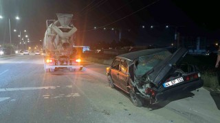 Mikser otomobile çarptı, 1 yaralı