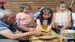 Minik eller çömlekle buluştu