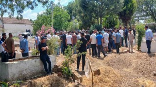 Minik Enes toprağa verildi