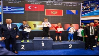 Minik karateci Balkanlardan altın madalya ile döndü