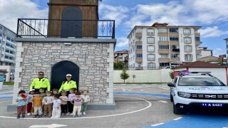Minik öğrenciler polislik mesleğini yakından tanıdı