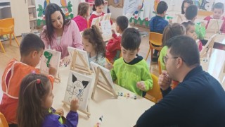 Minik ressamlar hayallerini tuvale yansıttı