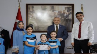 Minik yürekler el emeğiyle kazandıklarını Filistin halkına bağışladı