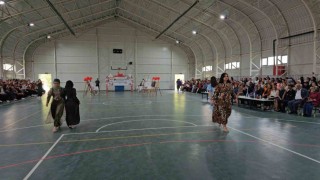 Moda bölümü öğrencileri tasarladıkları giysileri sergiledi