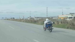 Motosiklet sürücüsü trafik kurallarına meydan okudu