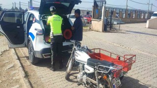 Motosikleti üzerine yatarak sürmüştü, yediği ceza motosikletin parasını geçti