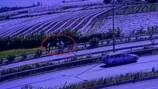 Motosikletlerin çarpıştığı kaza kamerada