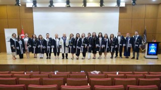 Mudanya Üniversitesinde öğrenciler beyaz önlükleriyle mesleğe ilk adımını attı