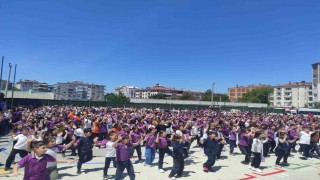 Mudanyada 820 öğrenci zumba yaptı