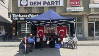Muşta evlat nöbetini sürdüren aileler, terörsüz Türkiye sürecinden umutlu
