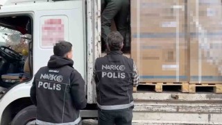 Narkotik köpeği tepki verdi, klimaların arasından binlerce uyuşturucu çıktı