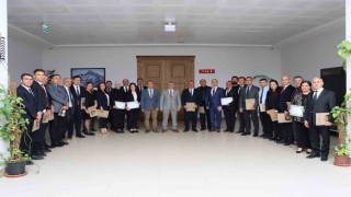 Niğde Valisi Çelikten Tarım İl Müdürlüğü personeline başarı belgesi